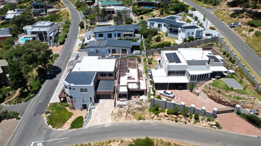 4 Bedroom Property for Sale in Mountainside Western Cape